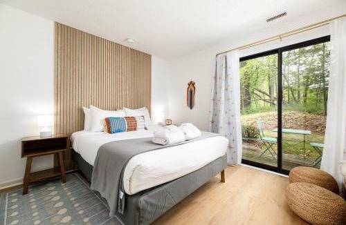 Acme Apartment | Retro Condo Beach & Pool Access Near Downtown
