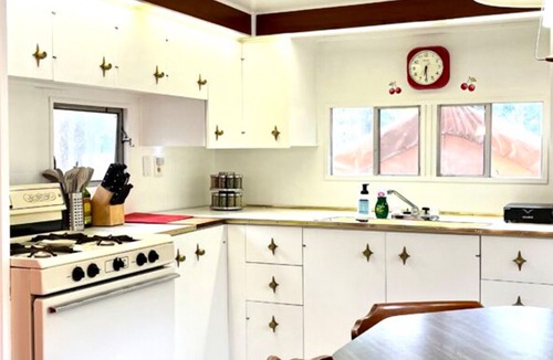 Wellston House | Retro Trailer - Vintage Getaway with Modern Comforts
