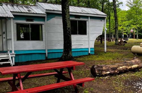 Wellston House | Retro Trailer - Vintage Getaway with Modern Comforts