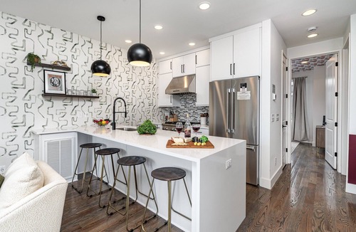 Katie Hill Neighborhood Cottage | Revival-rooftop Deck/hot Tub- Mins to Broadway