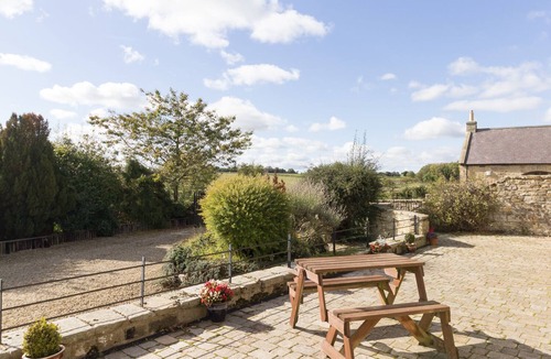 Morpeth Cottage | RIDGE COTTAGE, pet friendly, with a garden in Whitridge