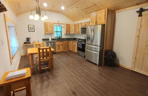 Logan Cabin | Ridge Point Cabin- in the Heart of Hocking Hills