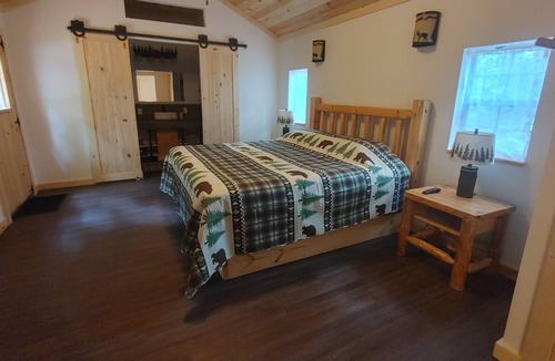 Logan Cabin | Ridge Point Cabin- in the Heart of Hocking Hills