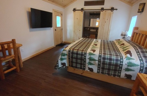 Logan Cabin | Ridge Point Cabin- in the Heart of Hocking Hills