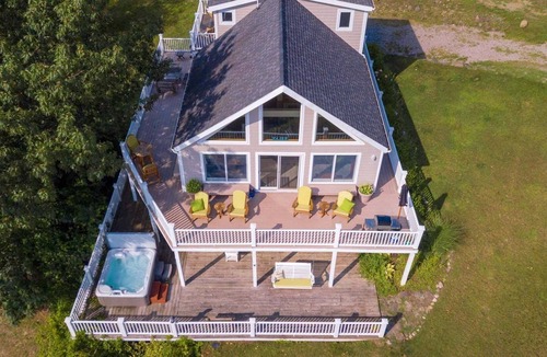 Town of Jerusalem Cottage | Riesling Retreat:"Fantastic Views of the Lake, Vineyards, and Hillsides"