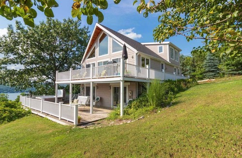 Town of Jerusalem Cottage | Riesling Retreat:"Fantastic Views of the Lake, Vineyards, and Hillsides"