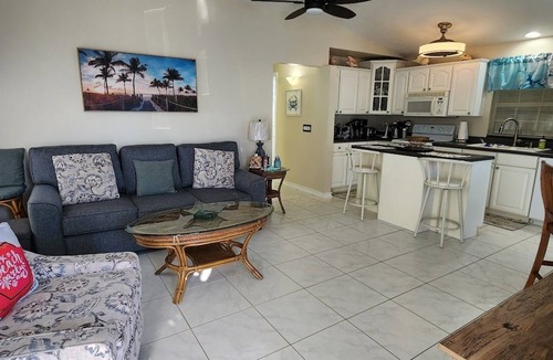 Hutchinson Island South Cottage | Right Direction Rentals Paradise Beach House