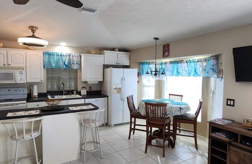 Hutchinson Island South Cottage | Right Direction Rentals Paradise Beach House