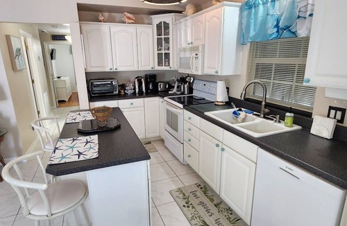 Hutchinson Island South Cottage | Right Direction Rentals Paradise Beach House