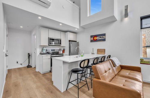 Cole House | Rino Private Rooftop - Art District Location. Walk To Everything!
