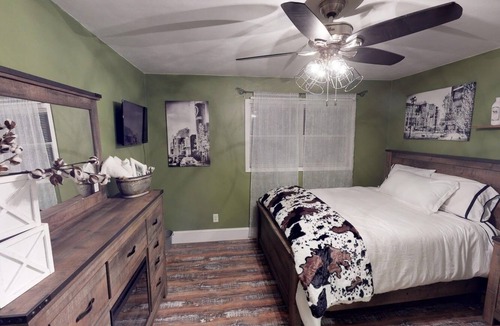 Appleton Apartment | Ritchie’s Apple Place: The Quirky Cow