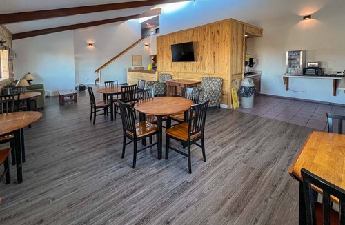 Baudette Hotel | River Bend's Walleye Inn