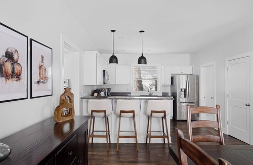 Jeffersonville House | River City Retreat