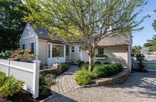Kennebunkport House | River Cottage - 2 Bedroom 1.5 Bath Waterfront Home