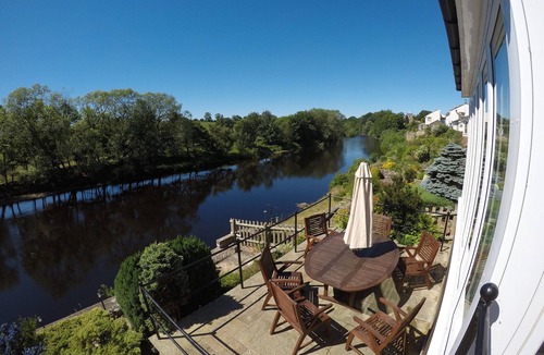 Darlington House | River Side Open Plan 15-22 July special offer Mobility Dog Friendly spa bath sun