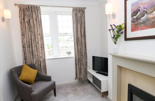 Corbridge Cottage | RIVER VIEW, character holiday cottage, with a garden in Corbridge