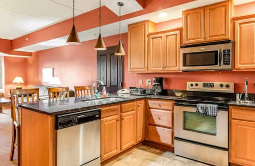 Wisconsin Dells Condo | Riverbend Escape - Sleep 14 + Jacuzzi | Waterpark