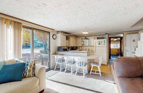 Thompsonville House | Riverfront Cabin with Stunning Views, Fire pit, Gas Grill & WIFI