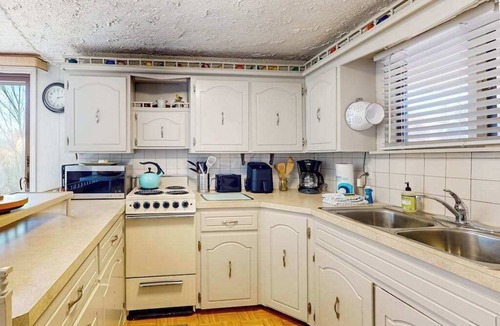 Thompsonville House | Riverfront Cabin with Stunning Views, Fire pit, Gas Grill & WIFI