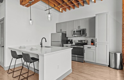 Downtown St. Louis Apartment | Riverfront DWTN Loft W/D Gated Parking