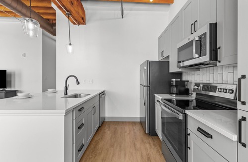 Downtown St. Louis Apartment | Riverfront DWTN Loft W/D Gated Parking