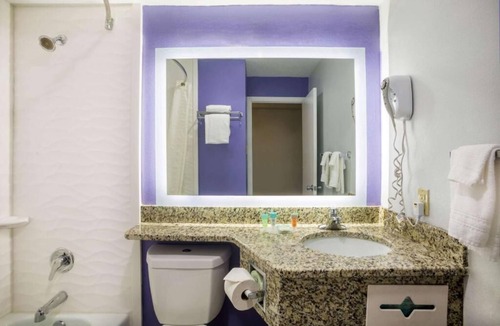 International Falls Hotel | Riverfront Hotel