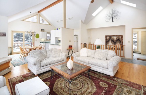 Carroll House | Riverfront Home IN Bretton Woods Ski Area RIVER ACCESS, Views, Air Conditioning