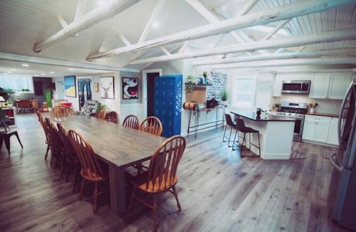 Free Soil House | RIVERfront Pickleball-Pets-patio- Basketball-kayak