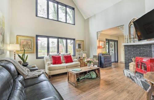 Zanesville House | Riverfront Zanesville Getaway w/Private Bar!