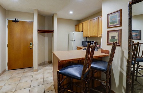 Peoria Hotel | Riverside Getaway: Elegant Suites & Warm Woodland Decor | 2 Units