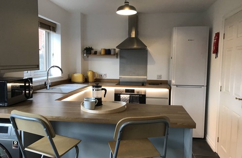 Newcastle-upon-Tyne House | Riverside Home. 3 Bedroom. Free Parking. 10 mins to Newcastle Centre