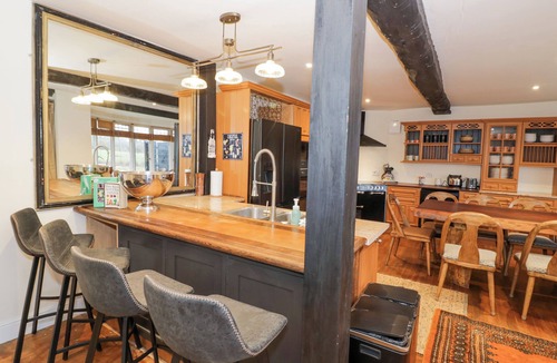 Evesham Cottage | Riverside Manor