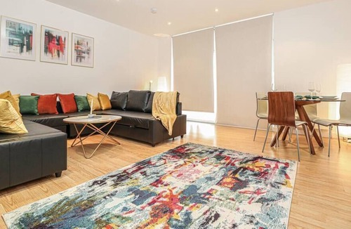Partick Apartment | Riverside Modern Spacious 2 Bedroom Flat