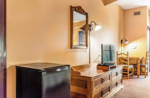 Wisconsin Dells Condo | Riverside Studio: Golf & Private Balcony Views