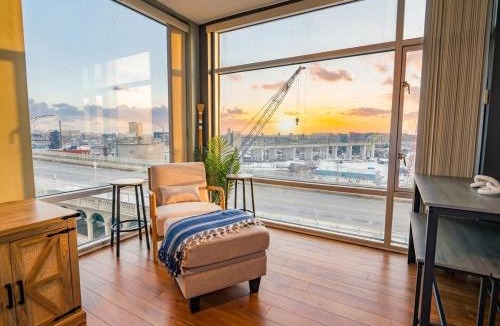 Ohio City Apartment | Riverview Balcony Parking Gym-Boathouse