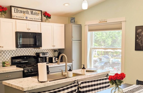 Ellsworth Apartment | Riverview Ellsworth Apartment