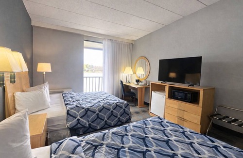 Somerset Hotel | Riverview Inn & Suites