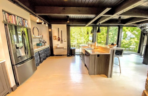 Whitefield House | RL Breathtaking views, private mountain retreat. Hot Tub, Dog Friendly, great location!