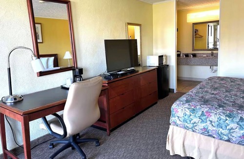 Logan Hotel | Roadtrip-Friendly Family Stay | Free Parking | Scenic Nature Attractions