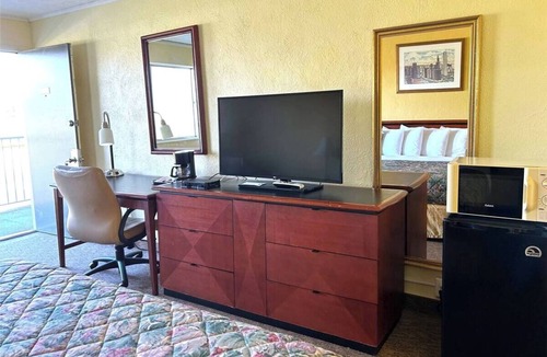 Logan Hotel | Roadtrip-Friendly Family Stay | Free Parking | Scenic Nature Attractions