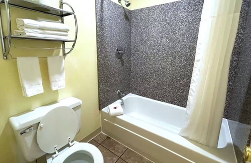 Logan Hotel | Roadtrip-Friendly Family Stay | Free Parking | Scenic Nature Attractions
