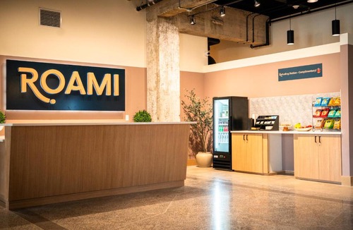 Downtown Minneapolis Apartment | Roami at Century Plaza