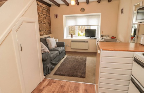 Morpeth Cottage | ROBIN COTTAGE, pet friendly, country holiday cottage in Morpeth