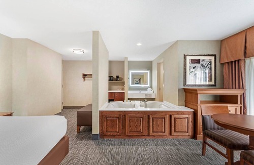 Grand Forks Hotel | Rodeway Inn Columbia Mall Loop