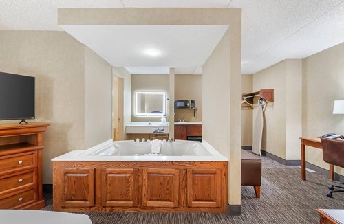 Grand Forks Hotel | Rodeway Inn Columbia Mall Loop