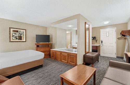 Grand Forks Hotel | Rodeway Inn Columbia Mall Loop