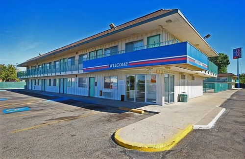 Summit Station Hotel | Rodeway Inn Columbus
