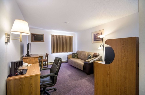 Wibaux Hotel | Rodeway Inn Gateway to Medora T-Roosevelt & Makoshika State Park