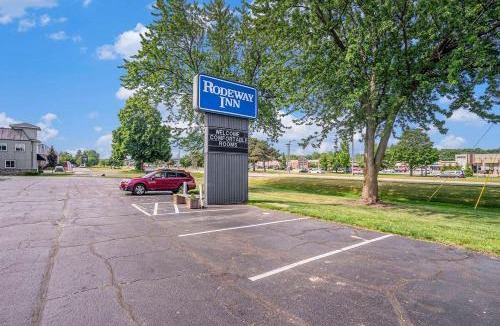 Grand Haven Hotel | Rodeway Inn Grand Haven