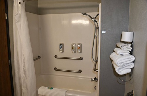 Hibbing Hotel | Rodeway Inn Hibbing